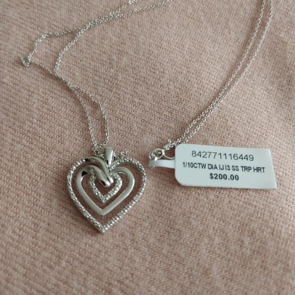 BNWT Sterling Silver Diamond Multi-Heart Necklace 1/10 Ct tw - Picture 4 of 7